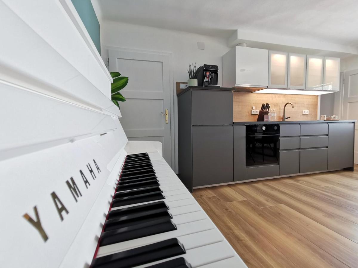 Neues City Center Piano Appartement Mit Netflix Klagenfurt am Woerthersee Bagian luar foto