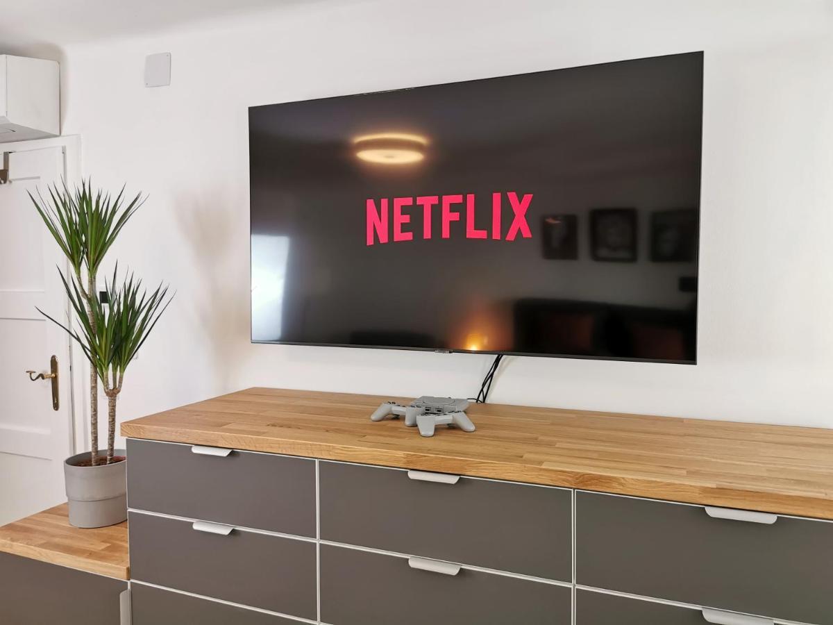 Neues City Center Piano Appartement Mit Netflix Klagenfurt am Woerthersee Bagian luar foto