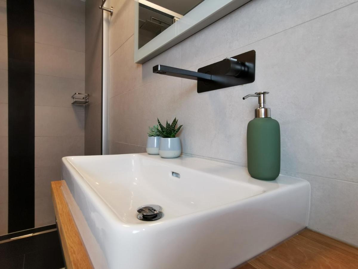 Neues City Center Piano Appartement Mit Netflix Klagenfurt am Woerthersee Bagian luar foto