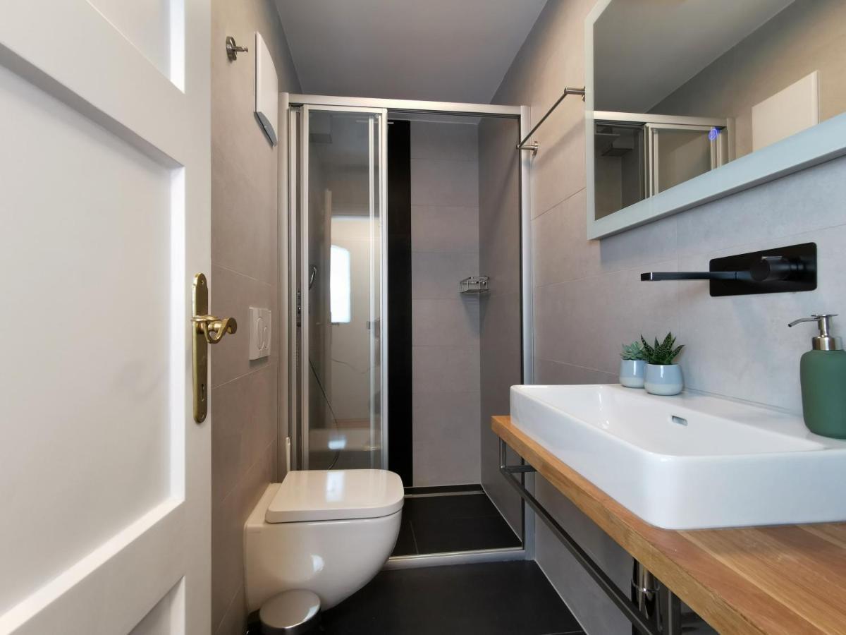 Neues City Center Piano Appartement Mit Netflix Klagenfurt am Woerthersee Bagian luar foto