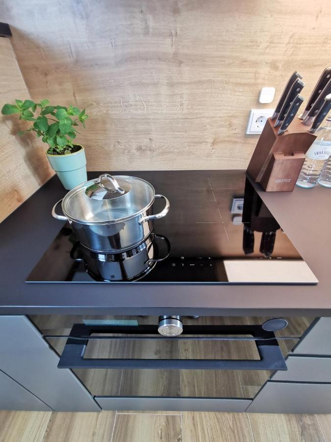 Neues City Center Piano Appartement Mit Netflix Klagenfurt am Woerthersee Bagian luar foto