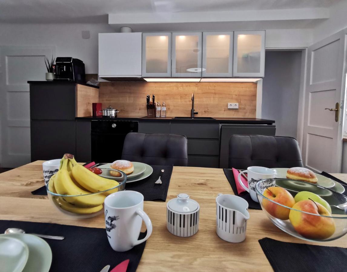 Neues City Center Piano Appartement Mit Netflix Klagenfurt am Woerthersee Bagian luar foto